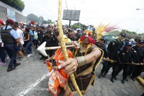 Miles de fieles acompañan a Santo Domingo en su regreso a Las Sierritas