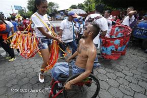 Miles de fieles acompañan a Santo Domingo en su regreso a Las Sierritas