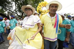 Miles de fieles acompañan a Santo Domingo en su regreso a Las Sierritas