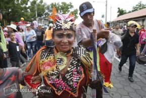 Miles de fieles acompañan a Santo Domingo en su regreso a Las Sierritas