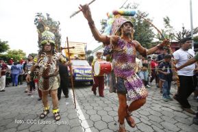 Miles de fieles acompañan a Santo Domingo en su regreso a Las Sierritas