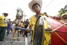 Miles de fieles acompañan a Santo Domingo en su regreso a Las Sierritas