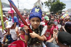Miles de fieles acompañan a Santo Domingo en su regreso a Las Sierritas
