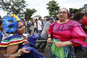Miles de fieles acompañan a Santo Domingo en su regreso a Las Sierritas