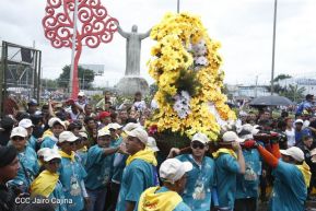 Miles de fieles acompañan a Santo Domingo en su regreso a Las Sierritas