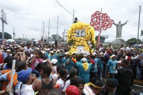 Miles de fieles acompañan a Santo Domingo en su regreso a Las Sierritas