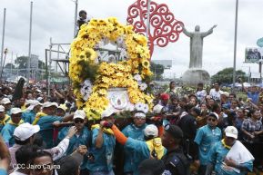 Miles de fieles acompañan a Santo Domingo en su regreso a Las Sierritas