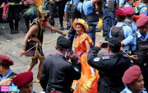 Miles de fieles acompañan a Santo Domingo en su regreso a Las Sierritas