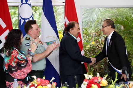 Daniel y Rosario otorgan orden "Ejército de Nicaragua” a Ministro de Defensa de Taiwán