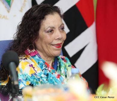 Daniel y Rosario otorgan orden "Ejército de Nicaragua” a Ministro de Defensa de Taiwán