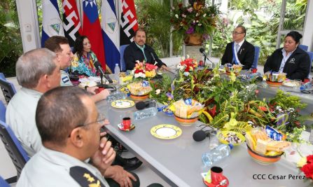 Daniel y Rosario otorgan orden "Ejército de Nicaragua” a Ministro de Defensa de Taiwán