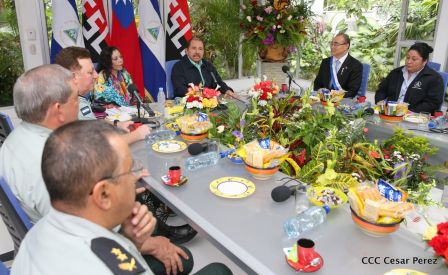 Daniel y Rosario otorgan orden "Ejército de Nicaragua” a Ministro de Defensa de Taiwán