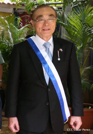 Daniel y Rosario otorgan orden "Ejército de Nicaragua” a Ministro de Defensa de Taiwán