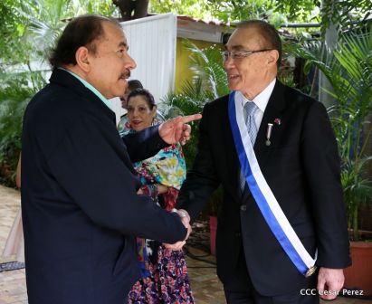Daniel y Rosario otorgan orden "Ejército de Nicaragua” a Ministro de Defensa de Taiwán