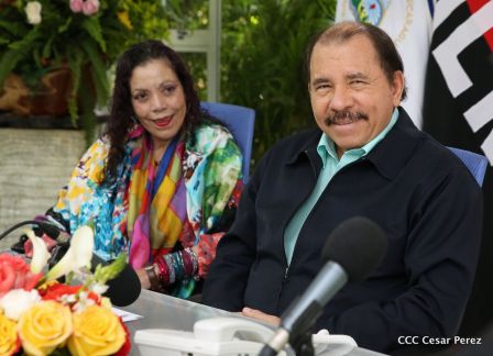 Daniel y Rosario otorgan orden "Ejército de Nicaragua” a Ministro de Defensa de Taiwán