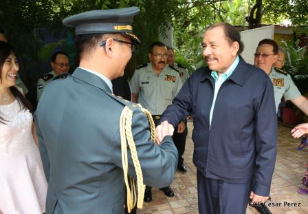 Daniel y Rosario otorgan orden "Ejército de Nicaragua” a Ministro de Defensa de Taiwán