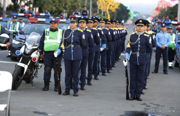 Antorcha Centroamericana es recibida por Daniel y Rosario