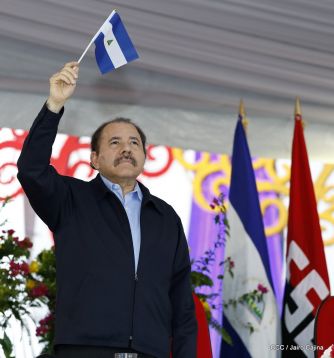 Antorcha Centroamericana es recibida por Daniel y Rosario