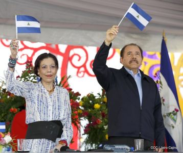 Antorcha Centroamericana es recibida por Daniel y Rosario