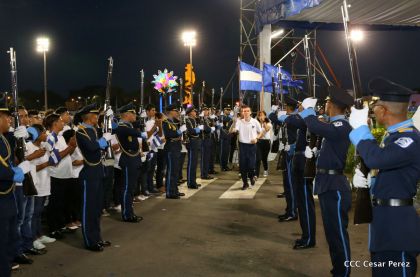 Antorcha Centroamericana es recibida por Daniel y Rosario