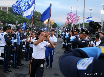 Antorcha Centroamericana es recibida por Daniel y Rosario