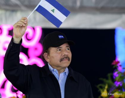 Antorcha Centroamericana es recibida por Daniel y Rosario