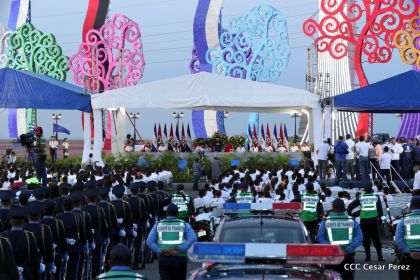 Antorcha Centroamericana es recibida por Daniel y Rosario