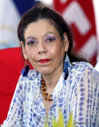 Antorcha Centroamericana es recibida por Daniel y Rosario