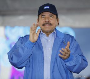 Desfile en saludo a las Fiestas Patrias