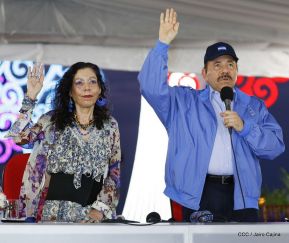 Desfile en saludo a las Fiestas Patrias