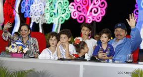 Desfile en saludo a las Fiestas Patrias