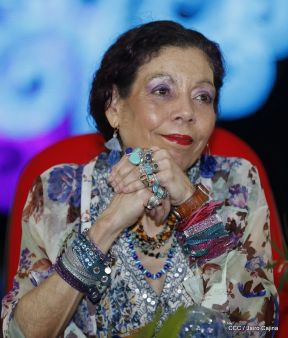 Desfile en saludo a las Fiestas Patrias