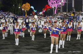Desfile en saludo a las Fiestas Patrias
