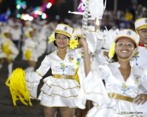 Desfile en saludo a las Fiestas Patrias