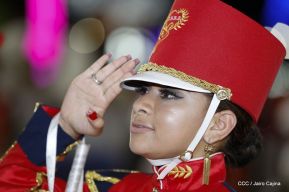 Desfile en saludo a las Fiestas Patrias
