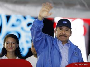 Desfile en saludo a las Fiestas Patrias