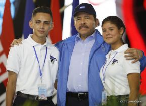 Desfile en saludo a las Fiestas Patrias