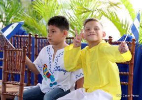Desfile en saludo a las Fiestas Patrias