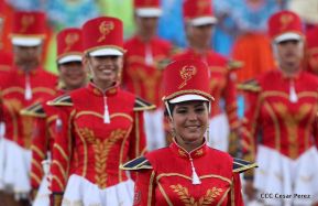 Desfile en saludo a las Fiestas Patrias