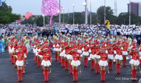 Desfile en saludo a las Fiestas Patrias