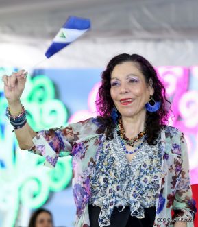 Desfile en saludo a las Fiestas Patrias