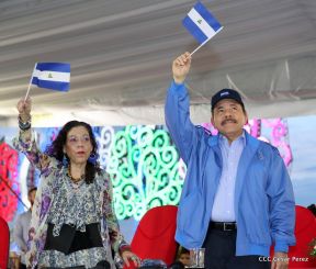 Desfile en saludo a las Fiestas Patrias