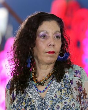 Desfile en saludo a las Fiestas Patrias