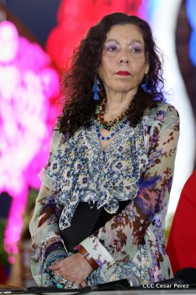 Desfile en saludo a las Fiestas Patrias