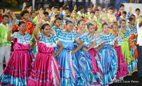 Desfile en saludo a las Fiestas Patrias