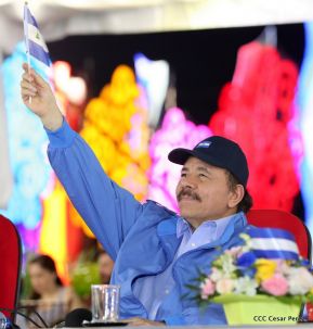 Desfile en saludo a las Fiestas Patrias