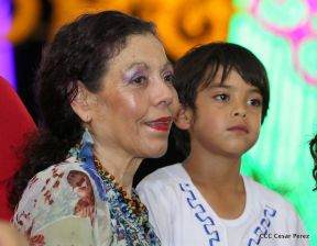 Desfile en saludo a las Fiestas Patrias
