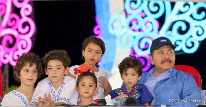 Desfile en saludo a las Fiestas Patrias