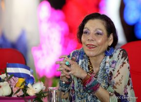 Desfile en saludo a las Fiestas Patrias