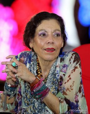 Desfile en saludo a las Fiestas Patrias